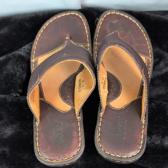 Born. Classic Brown Leather Thong Wedge Sandals with Contrast Stitching. Size 10 - Picture 6 of 14